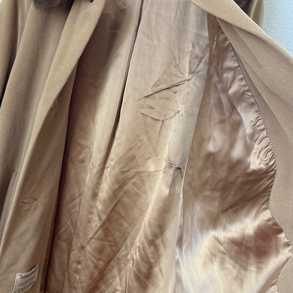 Vintage Kashmiracle Tan Coat with Faux Fur Collar - Picture 12 of 13